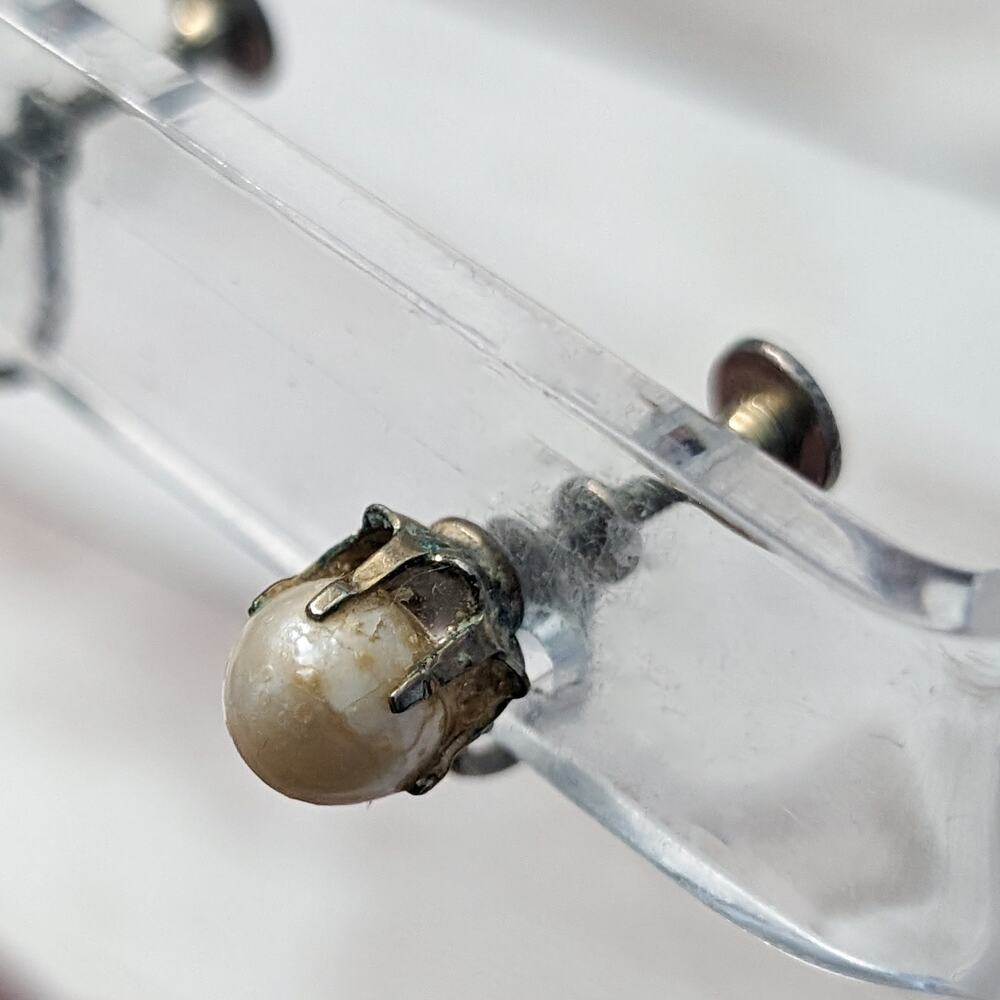 Vintage Screw On Earrings Small Faux Pearl - Condition Issues - Picture 2 of 10